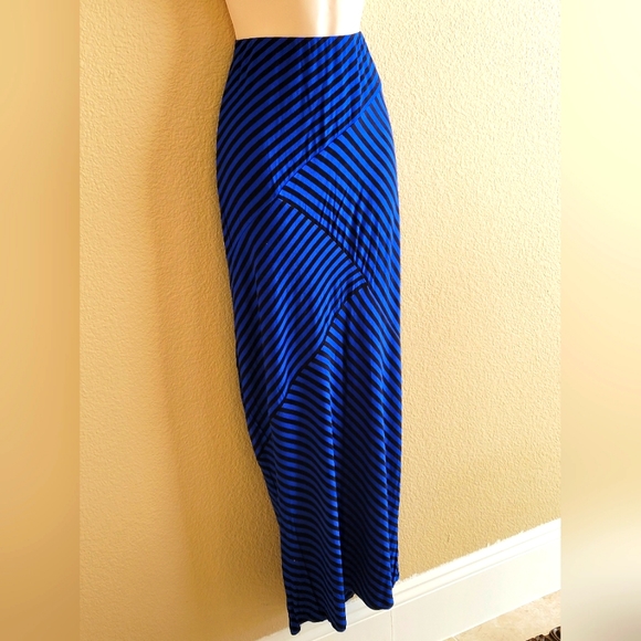 2 outfits in 1. Maxi skirt or tube dress - Picture 1 of 4
